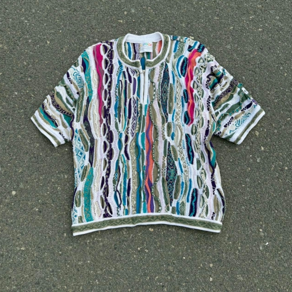 Excellent Condition COOGI 1/4 Short Sleeve Size Large